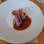 エッサンシエル - 鴨胸肉のロティに、ジロール茸