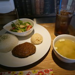 カフェアンドバー ループ - 手作り煮込みハンバーグランチセット