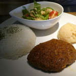 カフェアンドバー ループ - ワンプレートにまとめられています