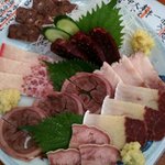 きさと・これが名物クジラの盛り合わせ