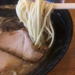 黒亭  - 中太麺は固めの食感