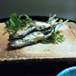 と村 - 琵琶湖の稚鮎の焼き物