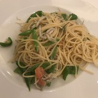 アマルフィイ・モデルナ - 野菜とサーモンのパスタ