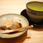 たきや - 蕨餅と煎茶