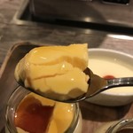 焼肉・冷麺 二郎 - プリン、しっかりめの固さで甘さ控えめ。美味しい～！