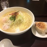 麺屋海神 新宿店 - あら炊き塩らぁめん へしこ焼きおにぎり付き