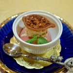 トゥ・ラ・ジョア - ◆シナモンのアイス 紅玉ソース