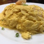 本格四川料理 麻辣先生 - ふわふわの卵の中にプリプリの海老！