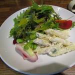 日本ワインとスパイス ブロディ - サラダは豪華な感じ