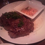 クラフトビアマーケット - ラム肉のつくねケバブ風