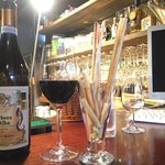 和飲屋 Qvino - バルベーラ、グリッシーニ