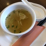 ロイヤルホスト - チキンライスプレートについているスープ。
