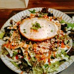 ONE TWO DON - 地場産のシャキシャキ野菜と目玉焼き。