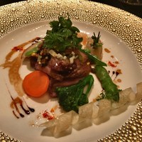 ガストロノミー ジョエル・ロブション - ●メインディッシュを選択
                  イベリコ豚プルマをソテーして１０種類の野菜を合わせ、黒コショウのソース