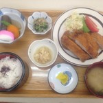 ななっこ - おまかせ定食　とんかつ。なんと２段重ね！