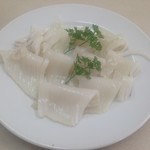 ななっこ - トロ箱で売られてたスルメイカの刺身。これで２杯分。仕入れの時の時価ですが、なんとこれで３６０円！