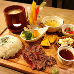 STEAK × WINE 肉バル LIMIT DISH - てっぱん会員様限定！レディスランチセット（斜めから）