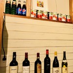 裏路地バル DL55 - ワインやトマト缶がいっぱい✨