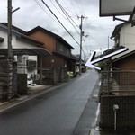 野口うどん - 店前にも駐車スペースあるけどお昼時は停めにくいので最初から第2に止める
      これが常連の心＜＞