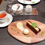 リール - 柑橘のコンフィチュールババロアとマスカルポーネのミルクレープのガトーと紅茶