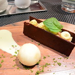 リール - 柑橘のコンフィチュールババロアとマスカルポーネのミルクレープのガトー