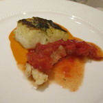 リストランテ アズーリ - 本日の鮮魚とオマール海老のバター焼き、フルーツトマトのケッカソース♡