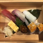 華松 - 白木二段弁当 1,480円(外税)
                                鮪、鰤、いか、いくら、ねぎとろ巻き、玉子焼
                                ※2018.06