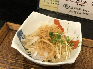 手打そば 一の梅 - ◆大根サラダ・・揚げた蕎麦が盛られています。ドレッシングはさっぱりタイプ