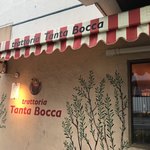 トラットリア タンタボッカ - 外観