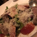 トラットリア タンタボッカ - 牛タンと燻製ベーコンのどっかんサラダ