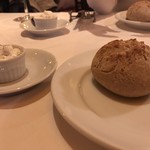 トラットリア タンタボッカ - パンとホイップバター
