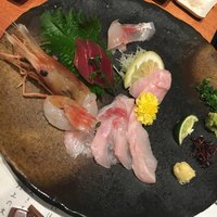 のどぐろ専門 銀座中俣 はなれ - お造り：のどぐろの薄造り・厚切り・佐渡産の鮪・対馬海峡のボタン海老