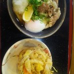 こがね製麺所 - 肉玉うどん850円/かき揚げ150円