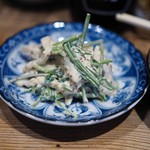 大島や - 蒸し鶏とパクチーのマヨネーズ和え