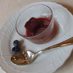 ヴィラ・アイーダ - パプリカのグラニテ　ベリーソース