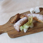 ヴィラ・アイーダ - 小菓子（カンノーリ、マシュマロ、ほおずき、シュトゥルーデル）