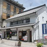 夢屋 茶房 - バス停前です