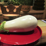 大文字屋　龍田川 - 白茄子を見せてくれました('18.5月中旬)