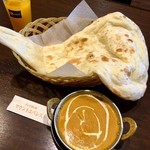 マウントエベレストレストラン - チキンカレー、ナン、マンゴージュース