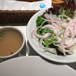 GUMBO AND OYSTER BAR   - 季節のランチセット（牡蠣スープ＆コールスローサラダ）　１０５８円　(2018/06)