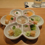 野嵯和 - 鯛のお造りはいつもとは違った器で（胡麻醤油キューブ付き）