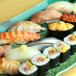 We are particular about using natural fish caught in the morning. Enjoy Sushi made with fresh fish