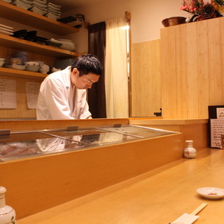 The president himself stands at the counter and welcomes you. Entertainment, dinners, etc.