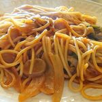 ウイーン - COFFEE ウイーン ＠ときわ台 オレンジ色のソースを纏い湯気が立ち上るナポリタンスパゲッティ 横からの眺め