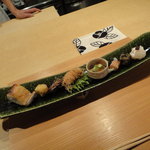 野嵯和 - いつもの凝りに凝った八寸、と言うよりお皿の長さは十寸以上ありそう（鰆、さつまいも、秋刀魚のサツマイモ皮巻き揚げ、チーズのオブラート包み揚げ・・・）