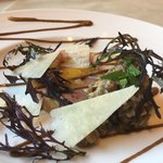 カーサ・デル・チーボ - フランス産ホロホロ鳥のロートロ トスカーナ風 乾燥ポルチーニ茸のソースとレンズ豆のサラダ