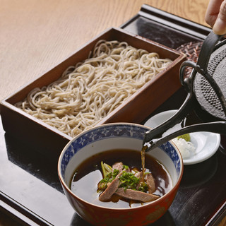 道産のそば粉を石臼引きした風味豊かな≪胡麻蕎麦≫