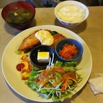 伊勢カフェ - 週替わりランチ