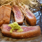 牛かつ もと村 - わさびをつけて頂きます。