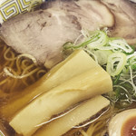 煮干鰮らーめん 圓 八王子本店 - 特製煮干しらーめん ¥980  大盛 ¥100
                                
                                メンマUP